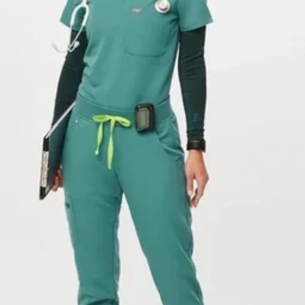 Figs Women's Green Jogger set